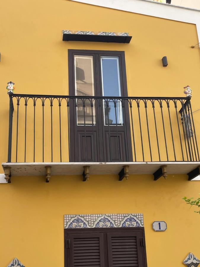 Casa Vacanze Donna Pina Palermo Exterior photo